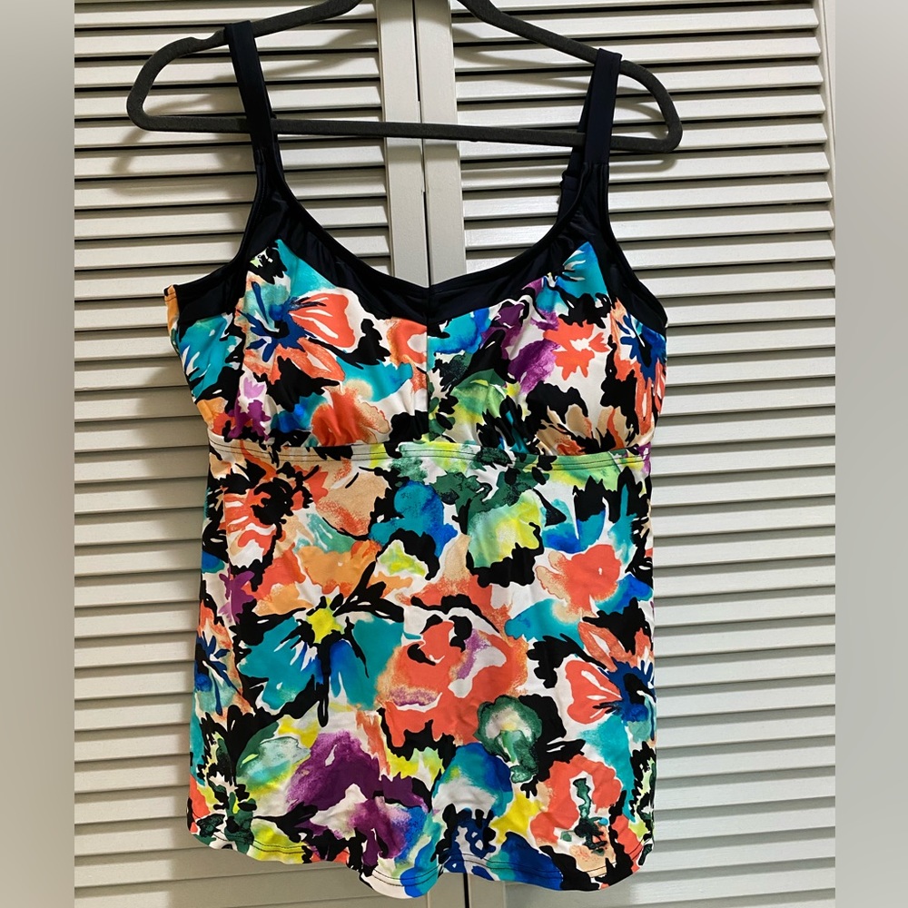 Brand new MAXINE OF Hollywood Tankini Top size 16D